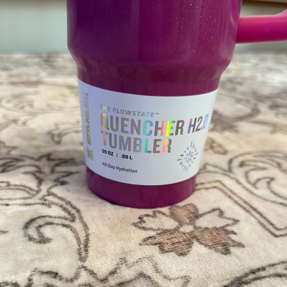 Stanley Magenta Quencher H2.0 30 oz Tumbler - Picture 4 of 11